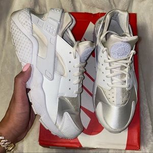Women’s Nike Air Huarache Casual Shoes Size 9.5